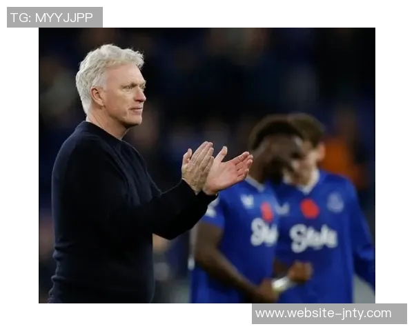 莫耶斯直言英超裁判判罚不公缺乏沟通引发广泛关注