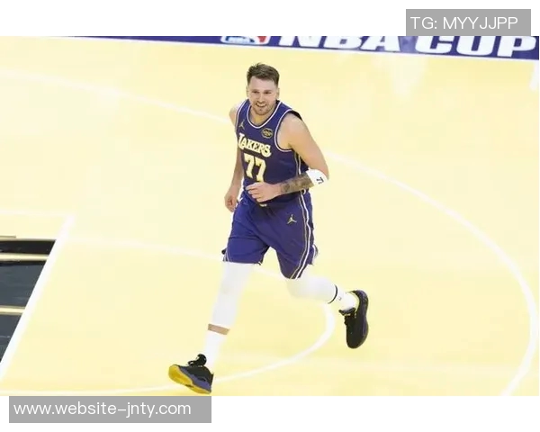 湖人本赛季前33场比赛表现出色22胜11负并列自夺冠以来最佳战绩