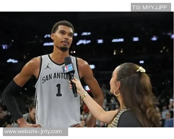 文班雅的无私奉献助力马刺战胜雷霆显示球队实力跻身顶尖行列