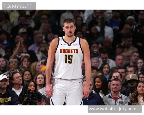 约基奇穆雷三分球表现惨淡合计27投仅中4球队进攻陷入困境 约基奇穆雷三分球表现惨淡合计27投仅中4球队进攻陷入困境